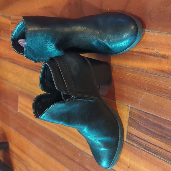 Express black leather booties. Side zipper/buckle. 2 inch block heel. 8 - Picture 2 of 4